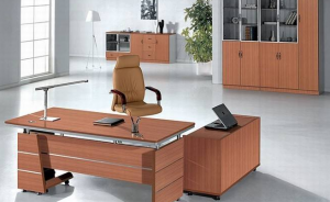 板式職員桌的保養(yǎng)容易，但不容小視。